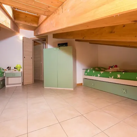 Appartamento Sleeps 6 Pool
