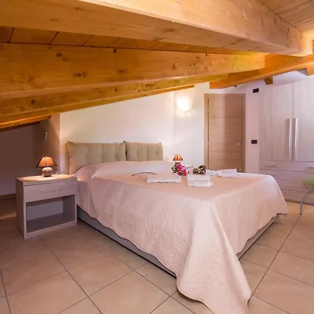 Sleeps 6 Pool * Lenno