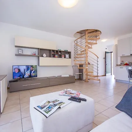 Apartamento Sleeps 6 Pool