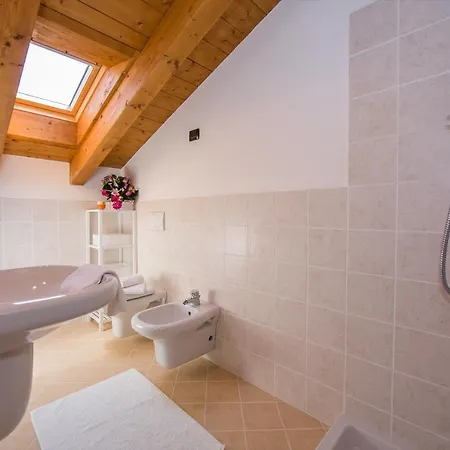 Sleeps 6 Pool * Lenno