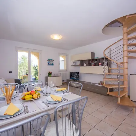 Sleeps 6 Pool